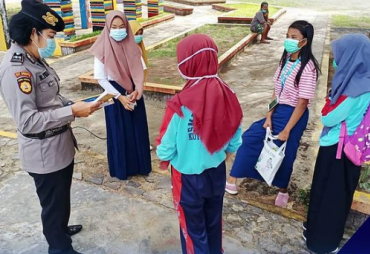Polwan Polres Bengkulu Himbau Masyarakat Patuhi Prokes Covid-19 