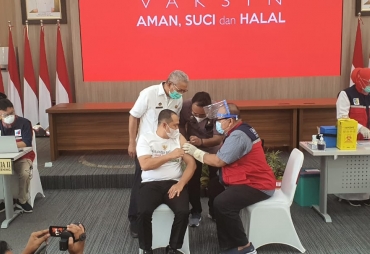 Bupati Batu Bara Jadi yang Pertama Divaksin