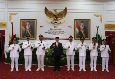 Dilantik Gubernur Rohidin Tujuh Bupati di Bengkulu Resmi Bertugas