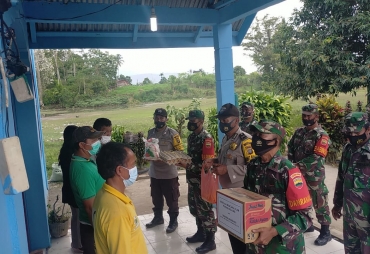 Kapolres Dairi Bersama Danramil 04 Tigalingga Berikan Bantuan Kepada Masyarakat