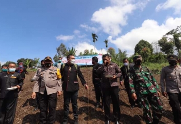 Bupati Pakpak Bharat Ajak Masyarakat Optimalkan Lahan Pertanian Kosong