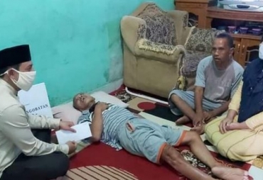 Keikhlasan Wanita Rawat Dua Kakak yang Sakit Buat Wakil Walikota Tersentuh