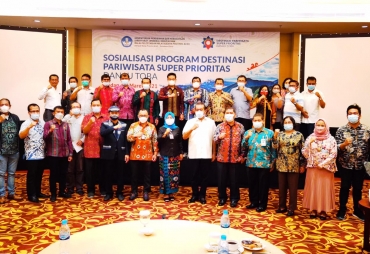Hadiri Sosialisasi DPSP Kawasan Danau Toba Ini Harapan Bupati Karo