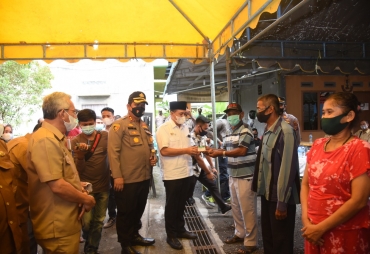 Bupati Batu Bara Serahkan Bantuan 360 Kartu BPJS Kesehatan