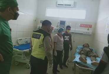 Ditemukan Tidak Sadarkan Diri di Jalan Seorang Pria Dievakuasi Ke RS Bhayangkara