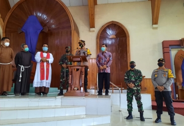 Kapoldasu Bersama Pangdam I/BB Tinjau Gereja Katholik St Fransiskus Assisi Berastagi 