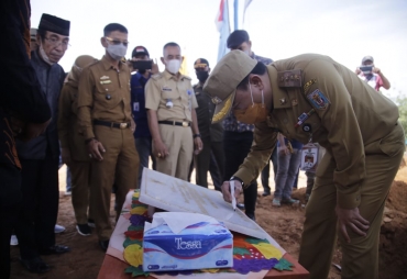 Bupati Way Kanan Resmikan CNS Mart Sekaligus Letakkan Batu Pertama Sentra UKM