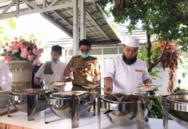 Sambut Ramadhan Walikota Helmi dan Istri Membaur Bersama Anak Yatim