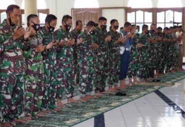 Lanal Bengkulu Gelar Doa Bersama dan Shalat Ghaib Untuk Prajurit Nanggala 402