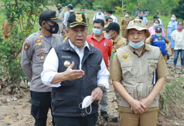 Bupati Dairi Bersama Forkapimca Kunjungi Lokasi Banjir Bandang Di Suka Dame