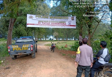 Pencegahan Covid-19, Polres Mukomuko Pasang Spanduk Penutupan Lokasi Wisata