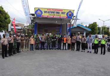 Dandim 0206 Dairi dan Kapolres Cek Pos Pam Ketupat Toba 2021