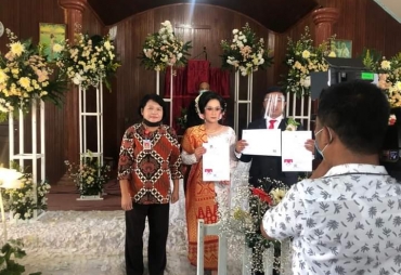 Pengantin Baru diberkati di HKBP Belang Malum Langsung Dapat Akta Kawin