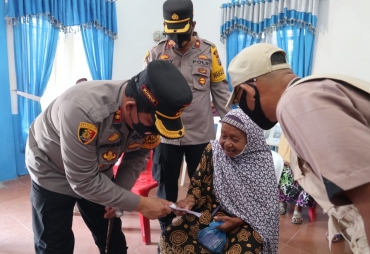 Kapolres Batu Bara Salurkan Bantuan Kapolda Sumut di Tiga Desa