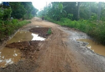 Kondisinya Memprihatinkan Jalan Poros Umpu Semenguk Tak Kunjung Diperbaiki
