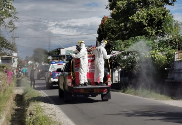 Polda Sumut Turunkan Sat Brimob Lakukan Penyemprotan Massal Disinfektan 