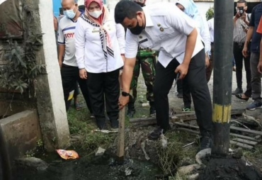 Warga Keluhkan Drainase Walikota Medan Turun ke Lapangan