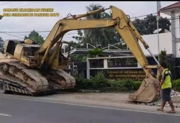 Kacabjari Pancur Batu Turun Langsung Sita Excavator Milik Terdakwa AEG