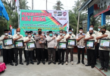 AKBP Ikhwan Lubis Kukuhkan Tujuh Pengurus KSJ Desa