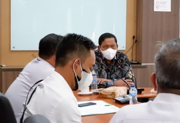 Bupati BU Rakor Persiapan Kedatangan Bantuan Alat PCR