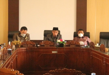 DPRD Gelar Rapat Paripurna Pandangan Umum Fraksi-Fraksi Terhadap Dua Raperda