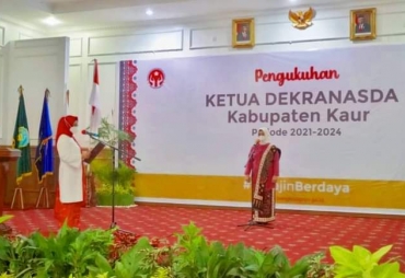 Derta Rohidin Kukuhkan Ketua Dekranasda Kaur