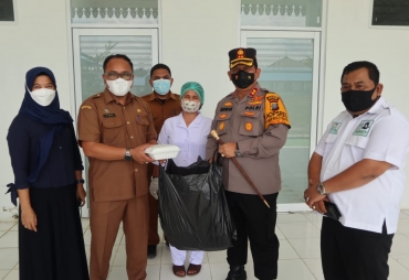 Dapur Umum KSJ Batu Bara Berikan Nasi Kotak Ke Nakes dan Pasien Covid-19 