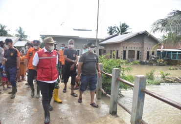 Tinjau Lokasi Banjir Bupati Batu Bara Harapkan Bansos Cepat Tersalurkan