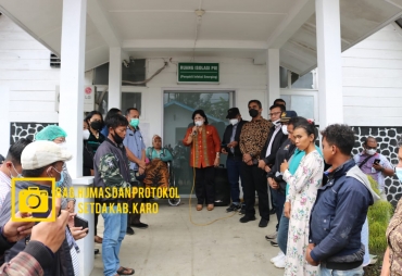 Bupati dan Wabup Karo Lepas Jenazah Korban Longsor untuk Dikebumikan