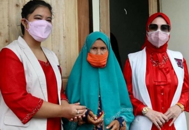 Kahiyang Ayu Serahkan Kunci Rumah Baru Bagi Korban Kebakaran