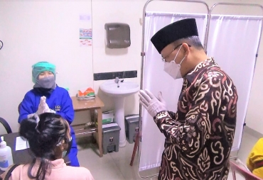 Gubernur Rohidin Tinjau Vaksinasi Ibu Hamil di RS Gading Medika