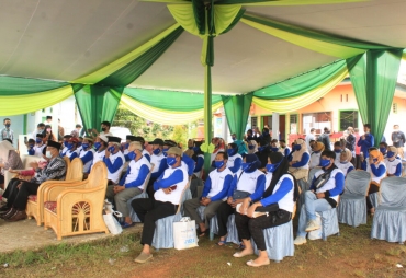 BKKBN Bengkulu Bersama Komisi IX DPR RI Melaksanakan  Kegiatan  Sosialisasi Di Desa Pondok Kelapa Kabupaten Bengkulu Tengah