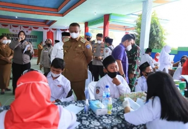 Pj Bupati Labuhanbatu Pantau Pelaksanaan Vaksinasi Massal