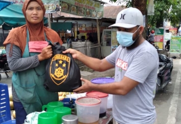 Ratusan PKL Jalan STM Medan Dapat Bantuan Sembako dari Kabareskrim Polri