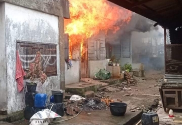 Sijago Merah Mengamuk Tiga Rumah di Desa Perbesi Ludes Terbakar