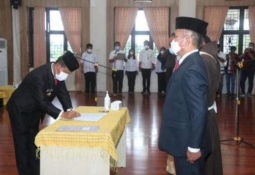 Bupati Lantik Esron Sinaga Sebagai Sekda Kabupaten Simalungun