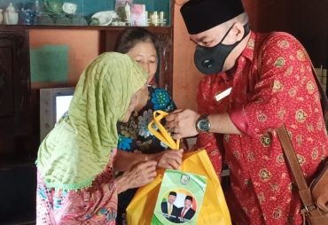 Door To Door Dinas Perkim dan Pertanahan Bagikan Sembako