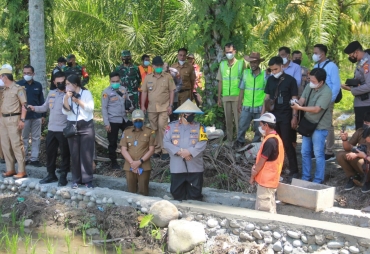 Gubernur Rohidin Tinjau Program Padat Karya P3TGAI Desa Tanjung Besar