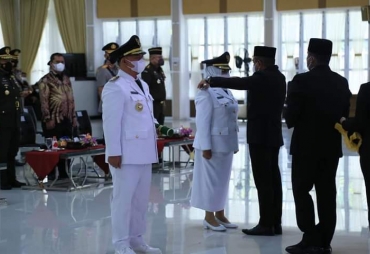 Erik Adtrada Dan Ellya Rosa DiLantik Jadi Bupati Labuhanbatu