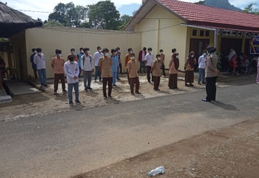 Edukasi Vaksin dan Prokes Polres Lebong Go To School