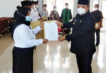 WABUP Lantik Anggota BPD Desa Rawa Indah Dan Desa Tenangan 