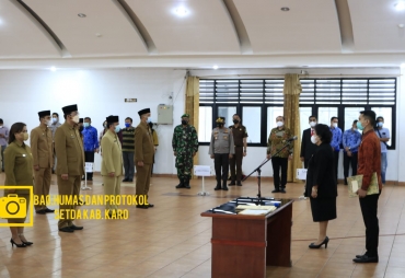 Bupati Karo Lantik 45 Pejabat Pimpinan Tinggi Pratama dan Administrator 