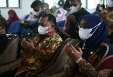 Bupati Labuhanbatu Ucapkan Selamat Wisudawati Akbid Ika Bina