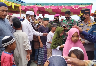 Serikat Nelayan Jaring Tanjung Tiram Bersama Kapolres Batubara Berbagi Ke Anak Yatim Piatu
