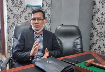 Ketua Komisi III DPRD Sayangkan Pemindahan Kepsek SD 04 Titi Merah