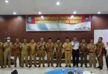 Tugas Gubernur Sebagai Wakil Pusat Awasi Pembentukan Perda 