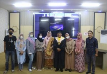 Kadis Kominfosan Wisuda Program Doktor