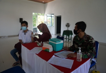 Kodim Batang Gelar Vaksinasi Bagi Warga Penerima BTPKLW