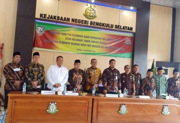 Kaban Kesbangpol Seluma Hadiri Sosialisasi Peran Tim Pakem 