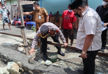Kapolres Batubara Letakan Batu Pertama Rumah Warga Desa Binjai Baru